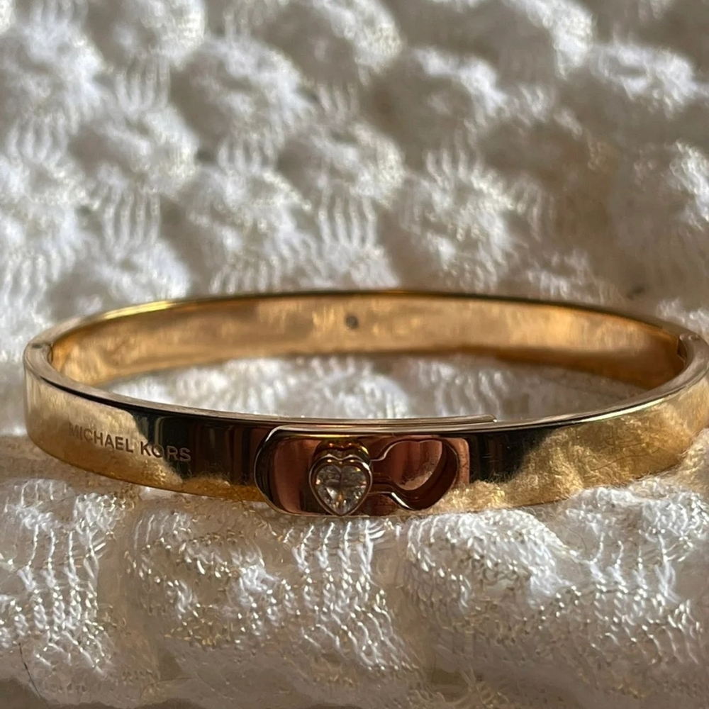 Michael Kors Bracelet with RHINESTONE heart accent..just gorgeous!